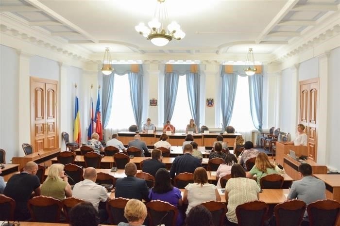 Создание устойчивых программ для долгосрочной поддержки молодежи из группы риска