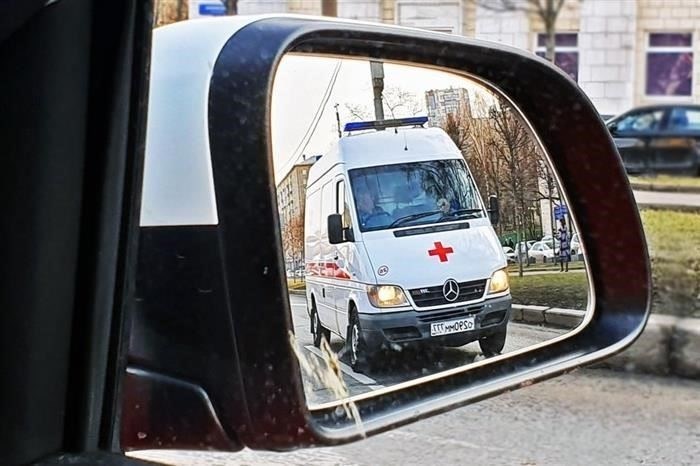 Случай на дороге. Уступайте дорогу автомобилям скорой помощи.