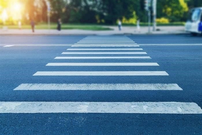 Пешеход должен убедиться, что ему уступают дорогу в соответствии с правилами дорожной безопасности