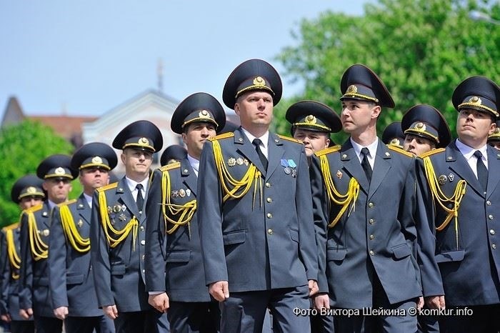 Могут ли сотрудники правоохранительных органов носить длинные волосы?
