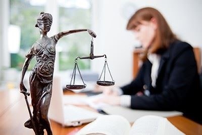Какие документы необходимо собрать перед подачей жалобы на адвоката