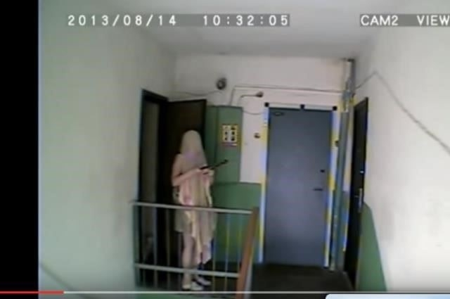Детские коляски, шкафы и груды хлама